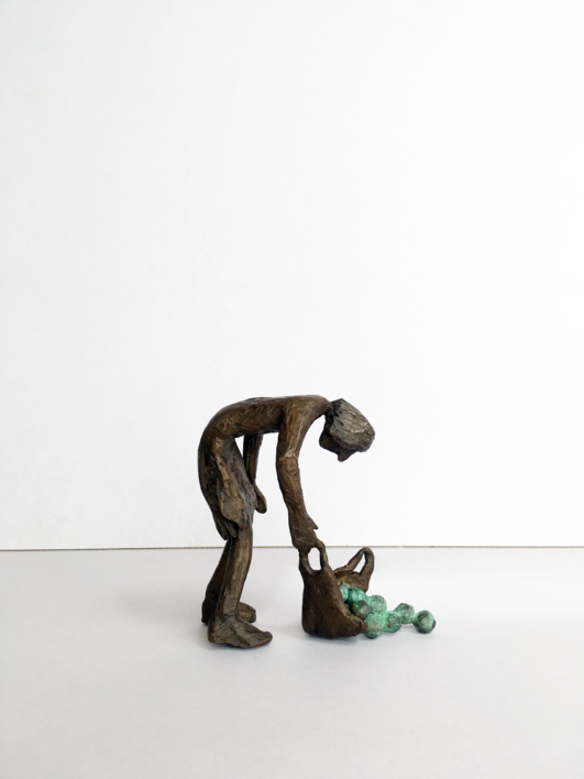 Se rompió la bolsa |Escultura de Ana Valenciano | Compra arte en Flecha.es