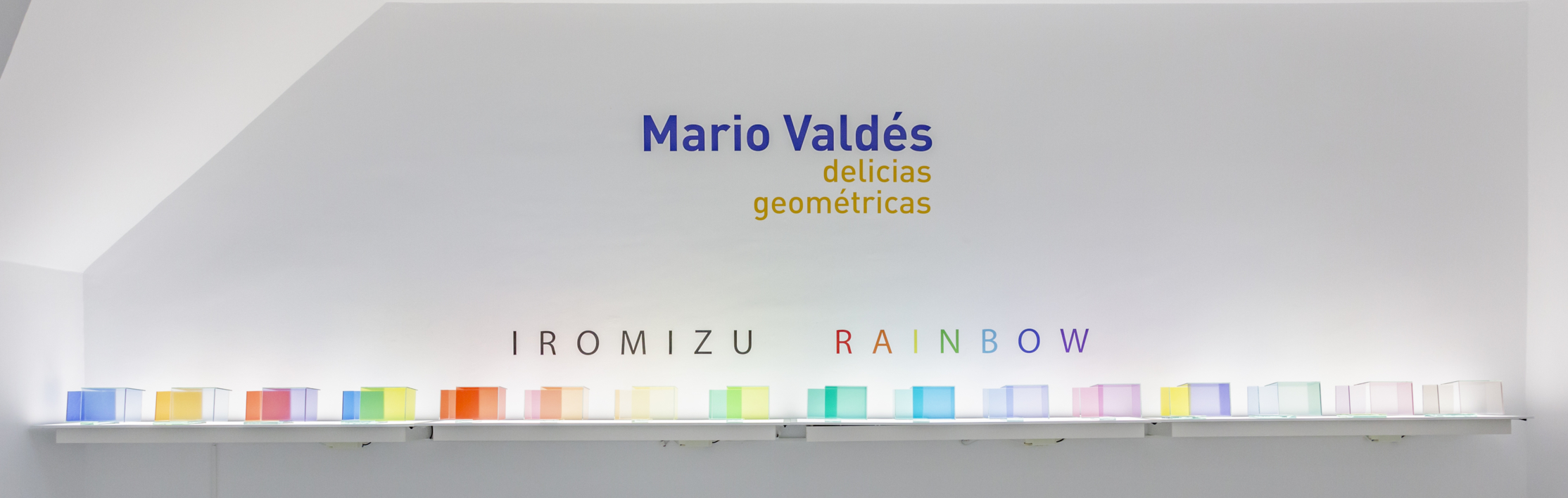 Homenaje al cubo. Conjunto de 20 esculturas sobre balda de luz. | Escultura de Mario Valdés | Compra arte en Flecha.es