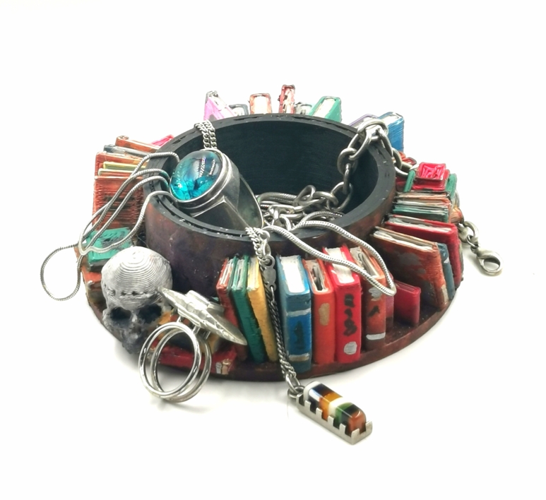 LIbro comecabezas y joyero | Escultura de Ignacio Junquera | Compra arte en Flecha.es