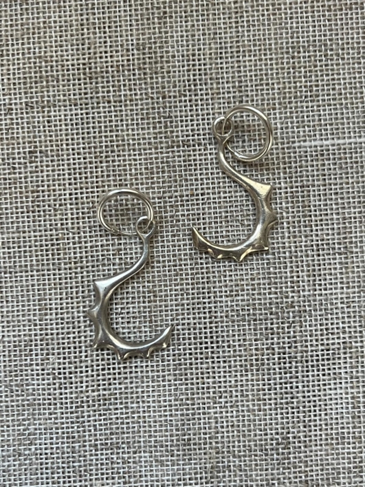 Pendientes anzuelo plata |Joyería de Loiz Jewelry | Compra arte en Flecha.es