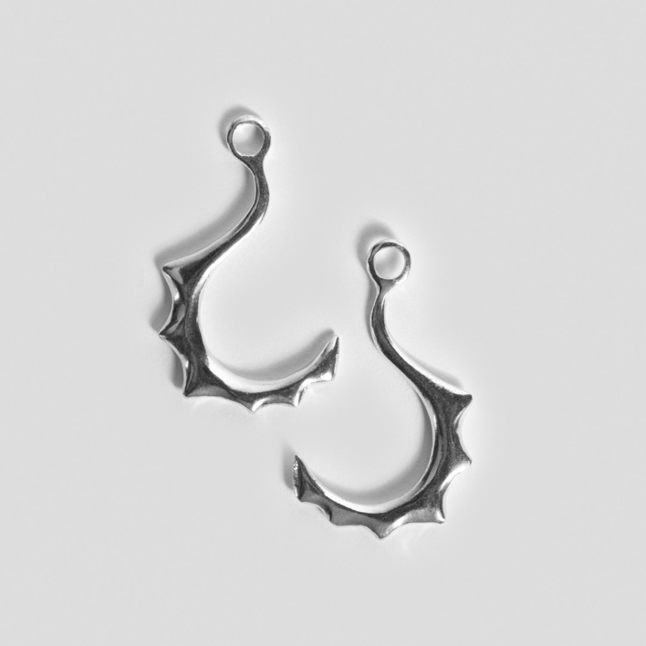 Pendientes anzuelo plata | Joyería de Loiz Jewelry | Compra arte en Flecha.es