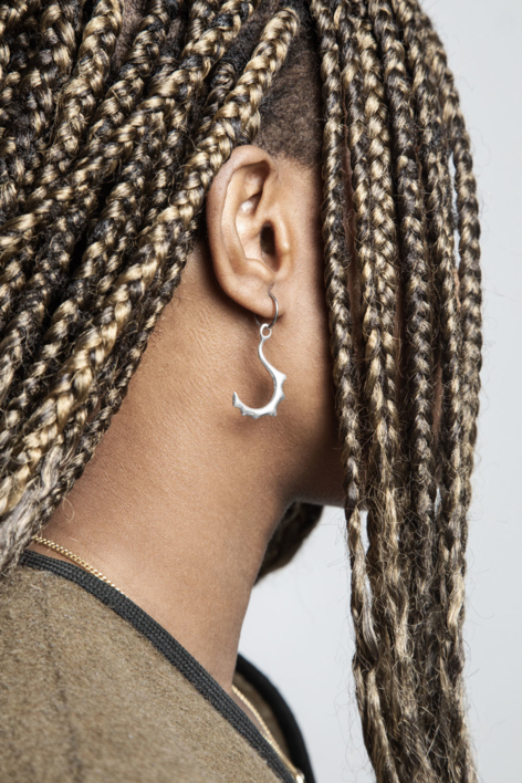 Pendientes anzuelo plata | Joyería de Loiz Jewelry | Compra arte en Flecha.es