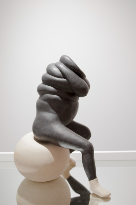 La embarazada | Escultura de Simone Muis | Compra arte en Flecha.es