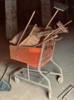 Carrito del super con herramientas | Fotografía de Federico Oria | Compra arte en Flecha.es